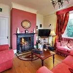 Robin Hill Heritage Guest House Bed & Breakfast 4*
