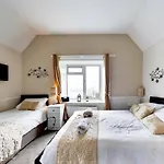 Bed & Breakfast Robin Hill Heritage Guest House 4*
