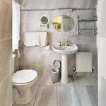 Robin Hill Heritage Guest House Bed & Breakfast 4*