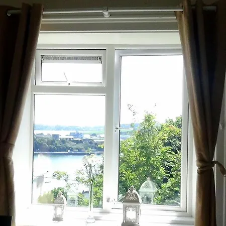 Robin Hill House Heritage 4*