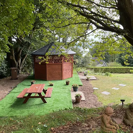 Robin Hill House Heritage 4*