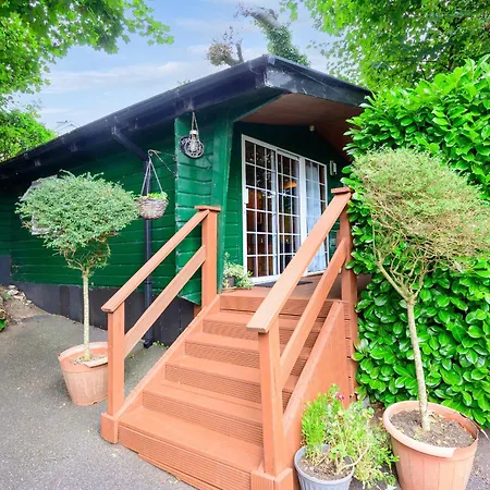 Robin Hill House Heritage 4*