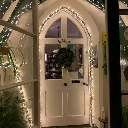 Robin Hill Heritage Guest House 4*
