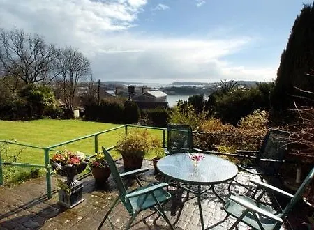 Robin Hill House Heritage 4*