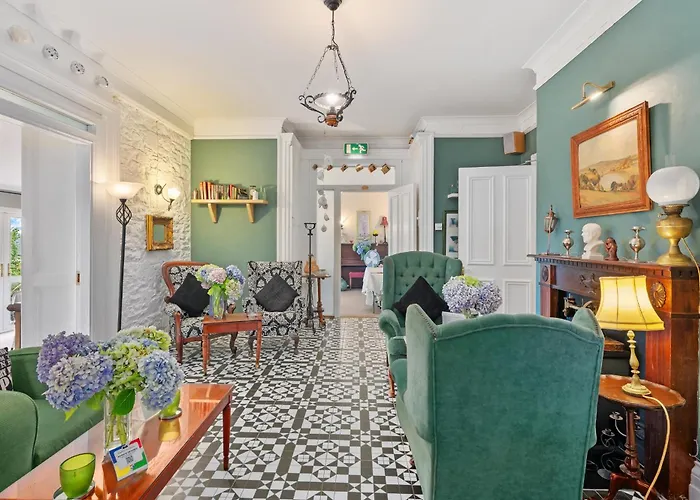 Robin Hill Heritage Guest House 4*