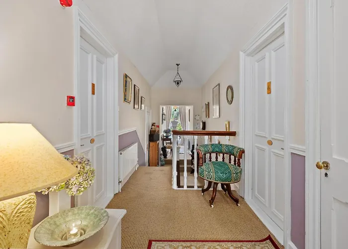 Robin Hill Heritage Guest House 4*